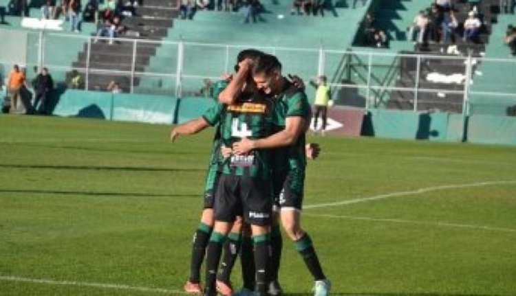 San Martín goleó a All Boys y es puntero