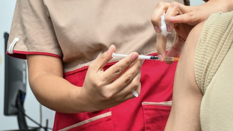 Está disponible una nueva vacuna para adultos mayores y pacientes de riesgo