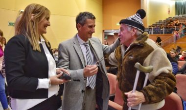 El Ministerio de Familia y Desarrollo Humano entregó 600 lentes