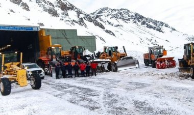 El paso Cristo Redentor permanece cerrado y hay miles de camioneros varados