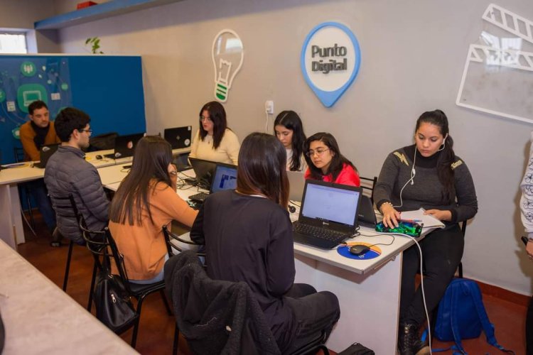 Santa Lucía realiza talleres de Formación Digital para jóvenes
