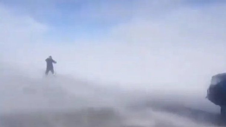 Santa Cruz, azotada por el viento blanco