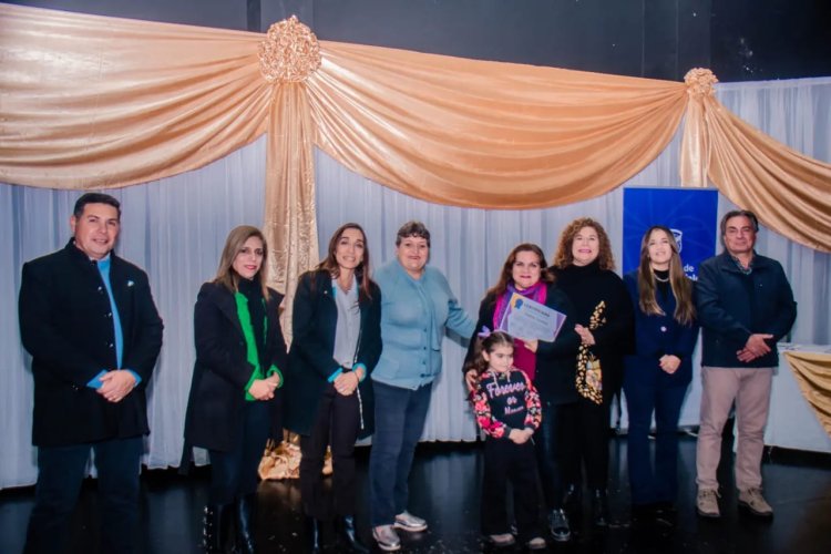 Romina Rosas apoyando a las mujeres de Caucete en Emprendedurismo