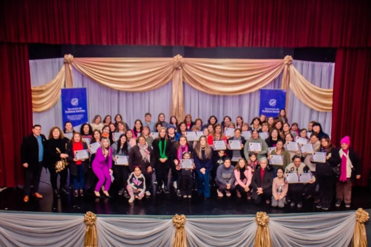 Romina Rosas apoyando a las mujeres de Caucete en Emprendedurismo