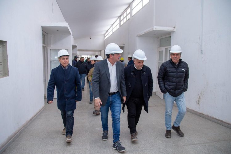 Orrego recorrió el avance de obras de la escuela J. Washington en Pocito
