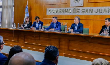 Orrego entregó a intendentes Fondos de Desarrollo Regional por $4.798 millones