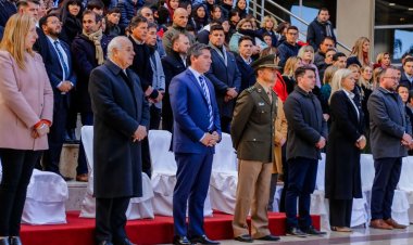 Orrego presenció el relevo de la Guardia de Honor de la Bandera Ciudadana