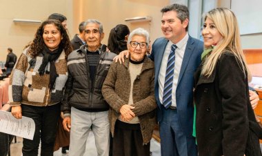 El gobernador entregó 137 escrituras a vecinos de 7 departamentos
