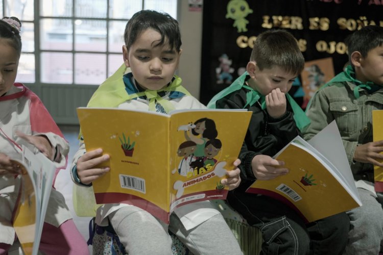Llegaron más de 24.000 libros para estudiantes y docentes de 1er y 2do grado