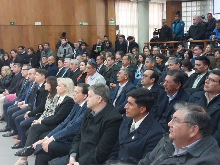 Orrego entregó a intendentes Fondos de Desarrollo Regional por $4.798 millones