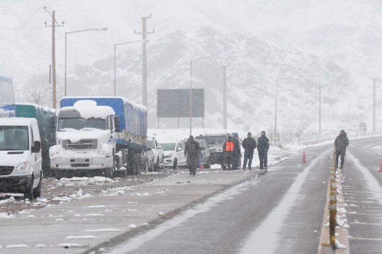 Cierran el Paso Cristo Redentor por nevadas en alta montaña