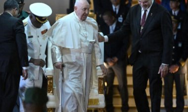 El papa Francisco llegó a Papúa Nueva Guinea