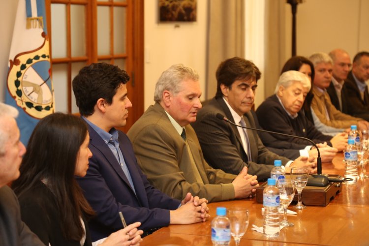 Firmaron contratos clave para duplicar la capacidad de transformación eléctrica