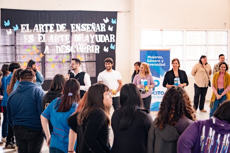 Charla sobre "Vínculos Sanos" a los estudiantes secundarios de Pocito