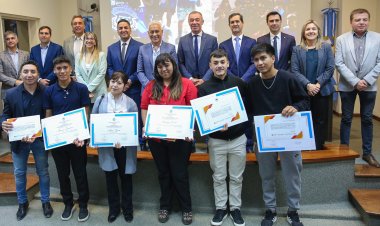 Entrega de Distinción “Jóvenes Presente, Jóvenes Futuro”