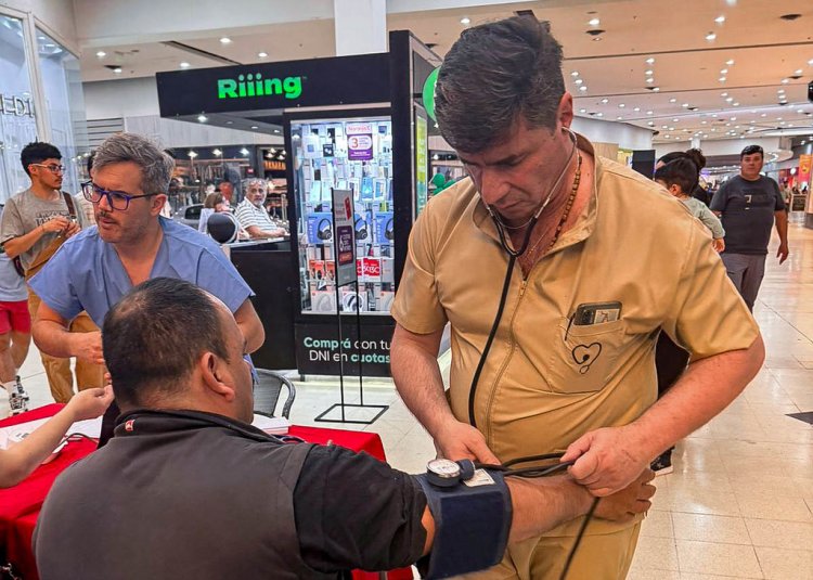 El centro de Salud Barrasi realizó un operativo sanitario en un centro comercial