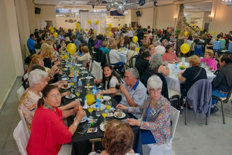 Gladys y Nilda las nuevas Reina y Virreina del Adulto Mayor de Chimbas