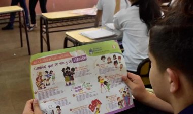 Piden prohibir libros usados en Buenos Aires para enseñar ESI: "Porno explícito"
