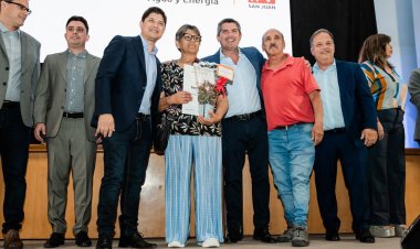 Orrego entregó 198 escrituras a vecinos de 4 departamentos