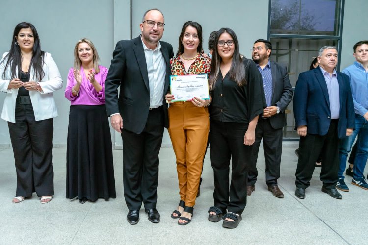 Rivadavia entrega 600 certificados de capacitación a estudiantes