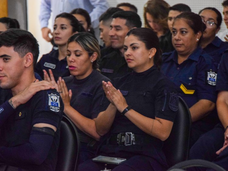 Capacitan a la Policía en turismo para mejorar la atención a los visitantes
