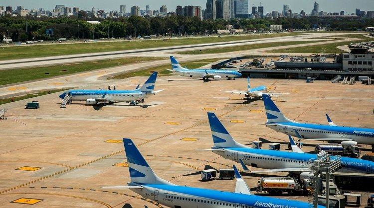 Milei sobre Aerolíneas Argentinas: “O se cierra o se privatiza"