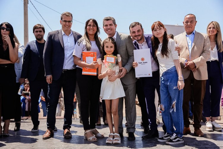 Orrego entregó 135 viviendas de SUOES: “Hemos logrado mantener nuestras metas gracias al esfuerzo de los sanjuaninos”
