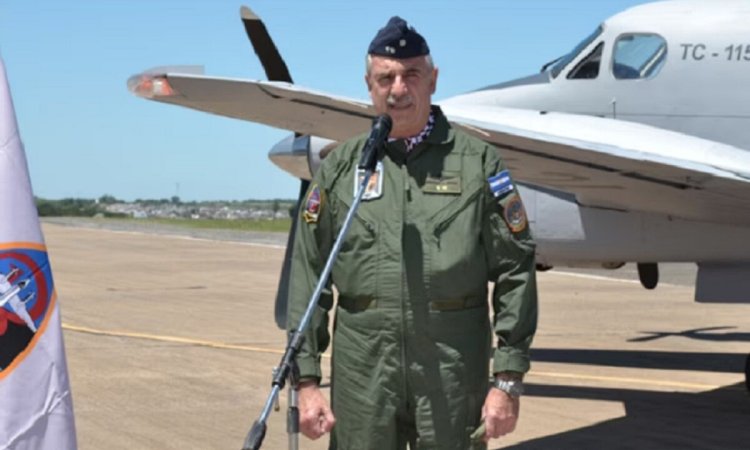El Gobierno echó al jefe de la Fuerza Aérea por uso indebido de aviones