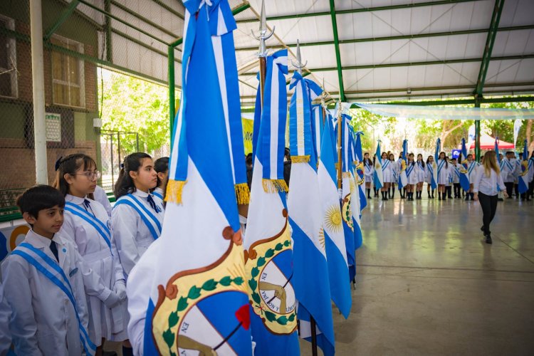 Santa Lucía reconoció el esfuerzo de los estudiantes del departamento