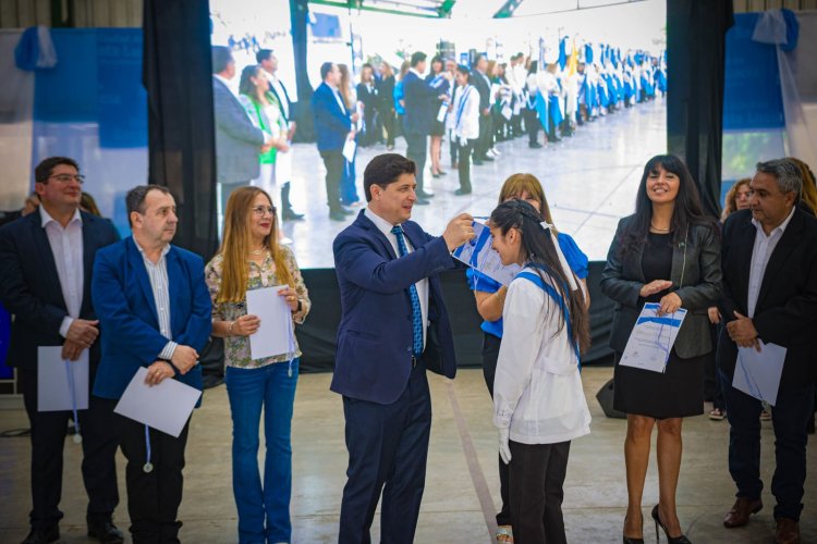 Santa Lucía reconoció el esfuerzo de los estudiantes del departamento