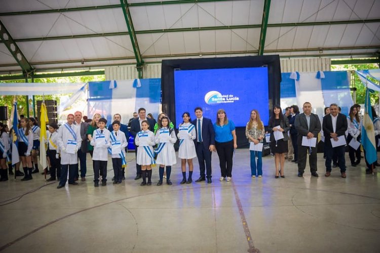 Santa Lucía reconoció el esfuerzo de los estudiantes del departamento