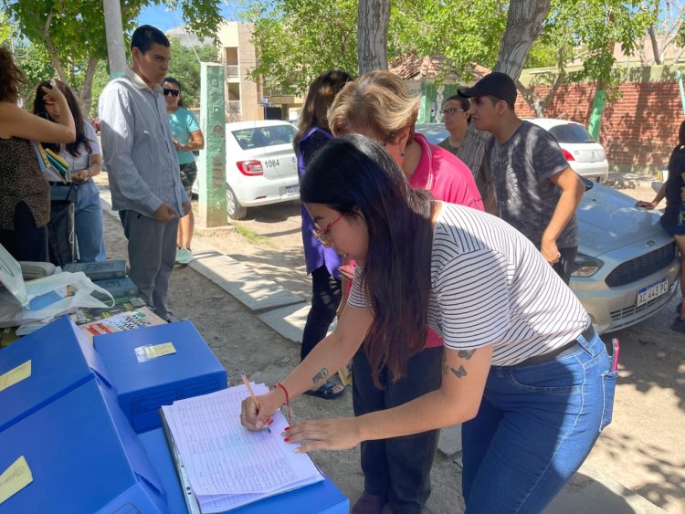 Rivadavia cultiva vida y sabiduría: Un libro por una semilla