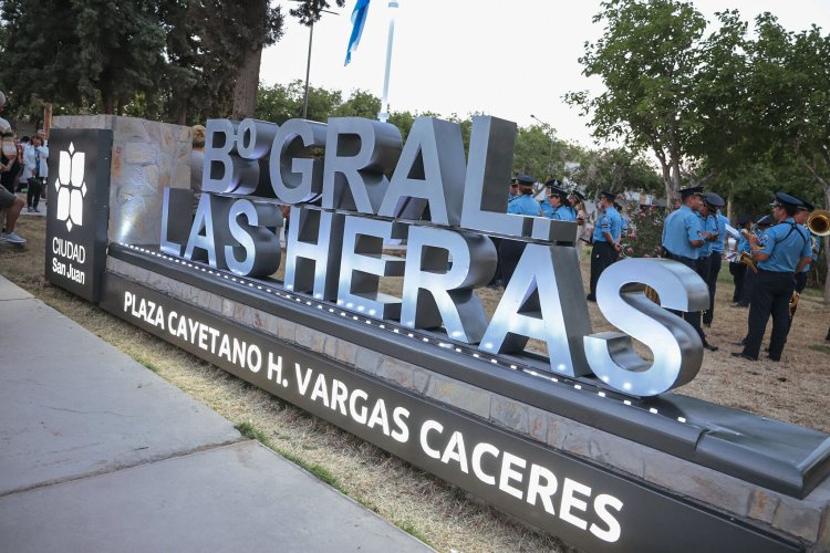 La Ciudad puso en valor la plaza que homenajea a Cayetano Vargas y a los 44 héroes del ARA San Juan
