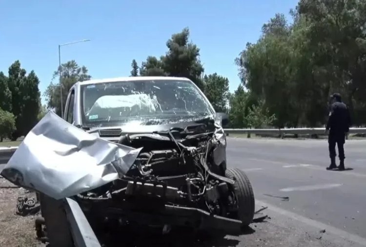 Importante choque entre una camioneta y un camión