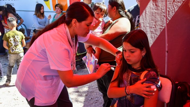 Incorporan un nuevo grupo de vacunación contra el dengue