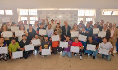 Cuarenta y cinco chimberos egresaron de los primeros cursos del Laboratorio de Oficios