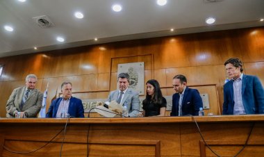 Orrego encabezó la apertura de sobres de una licitación clave para impulsar la transformación energética de San Juan