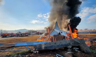 Un avión en Corea del Sur se despistó, se incendió y dejó al menos 179 muertos