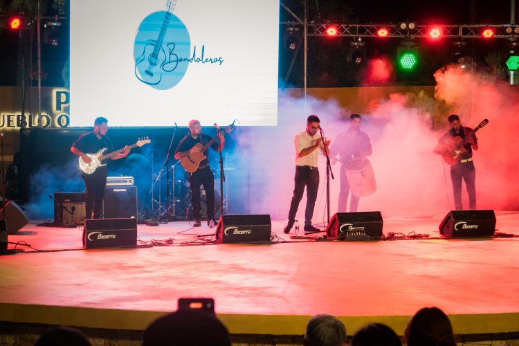 Los artistas de Pocito brillaron en el inicio de la Fiesta de Santa Bárbara