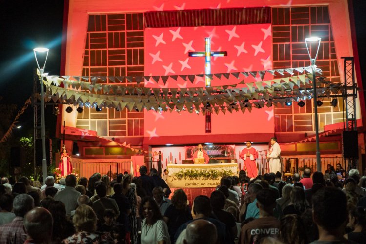 Los artistas de Pocito brillaron en el inicio de la Fiesta de Santa Bárbara