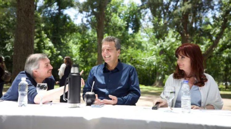 La foto de la unidad del peronismo: Cristina Kirchner, Sergio Massa y Axel Kicillof, juntos