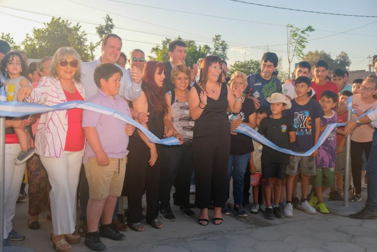 Chimbas celebró sus 111 años con la inauguración de una nueva plaza y playón para la histórica Villa El Salvador   