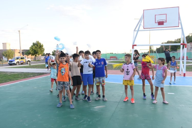Santa Lucía celebra la inauguración del polideportivo del Barrio Angualasto