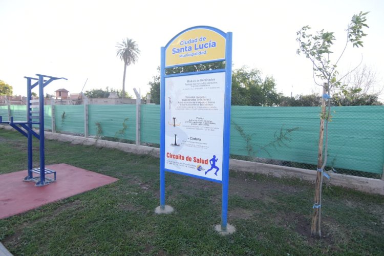 Santa Lucía celebra la inauguración del polideportivo del Barrio Angualasto