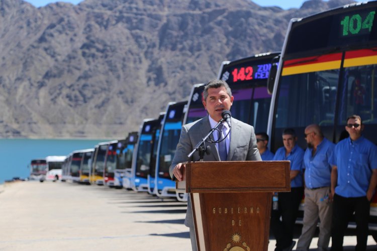 Orrego presentó las nuevas movilidades de RedTulum en el dique Punta Negra