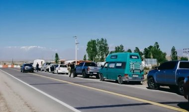 Largas filas de autos para cruzar a Chile por Agua Negra
