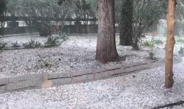 Por caída de granizo Iglesia se tiño de blanco