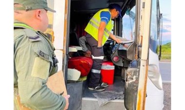 Detuvieron a un micro que transportaba menores sin documentación con destino a Salta