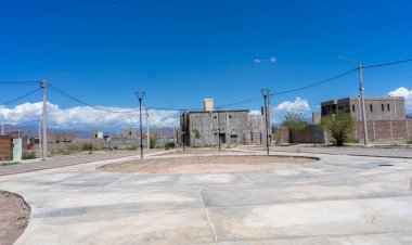 Rivadavia sigue creciendo: Avanzan las obras en la Plaza del Barrio Jardines del Oeste