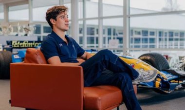 ¿Una señal? Alpine presentó a Franco Colapinto con un auto que fue campeón del mundo